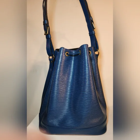 Louis Vuitton Epi Leather Noé GM Toledo Blue Drawsting Bucket Shoulder Bag - Picture 4 of 8